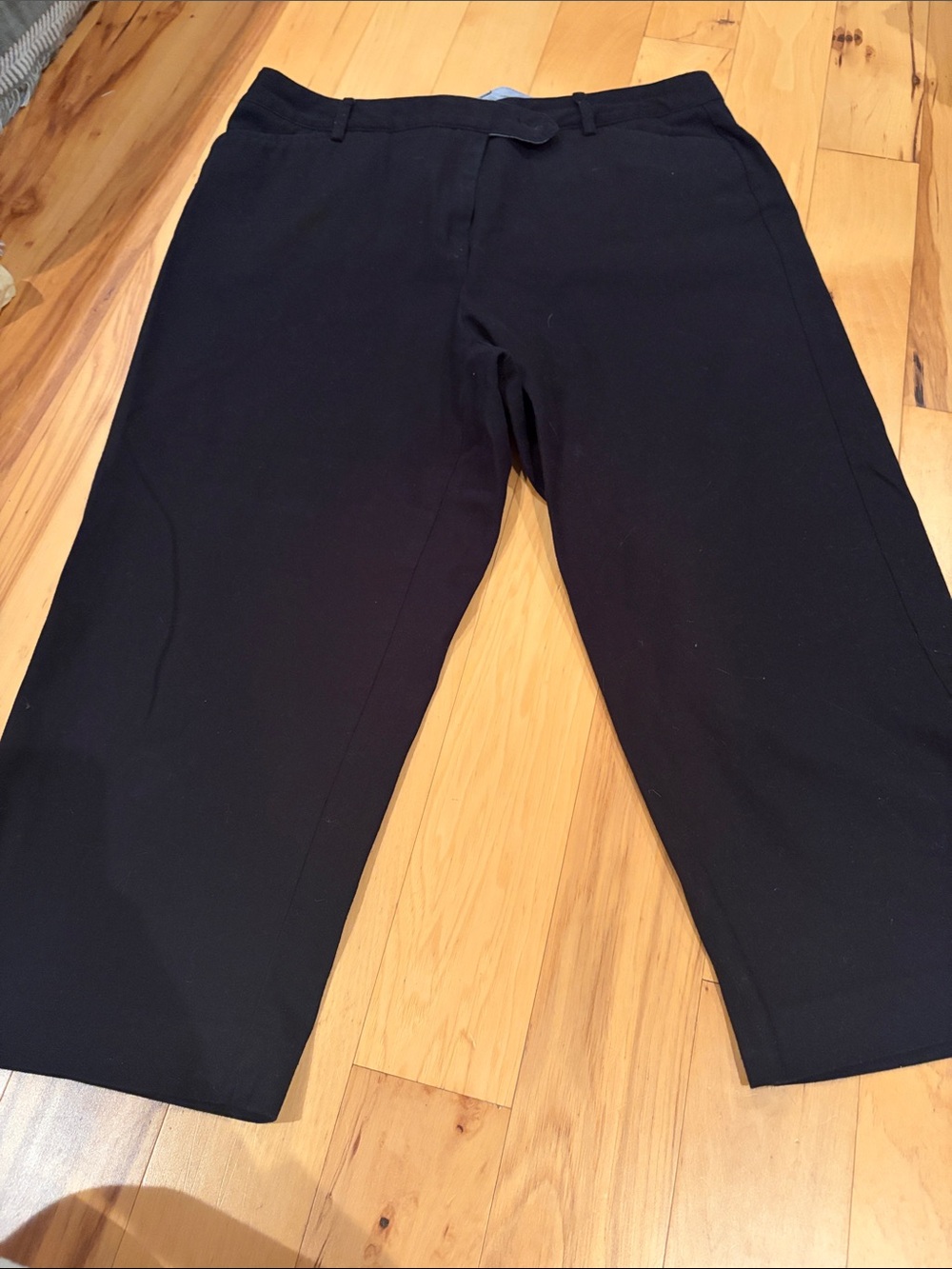 Laura Scott Black Cropped Dress Pants for Women